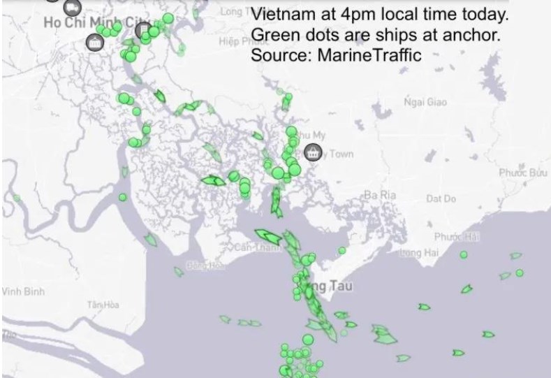 大量船舶在頭頓港(Vung Tau)以南的泊位上排隊等候